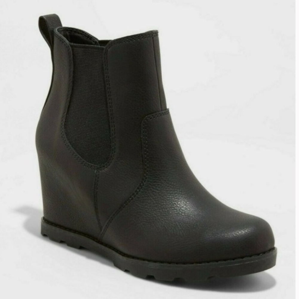 NWOT Universal Thread Black Wedge Boots size 10